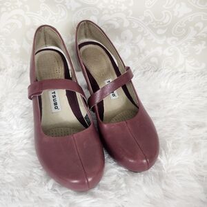 Tsubo Acrea Women's Deep Red Mary Jane's Slingbacks with Suede Heel